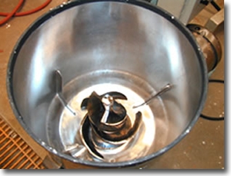 Pulper for pulp and wastepaper defibering